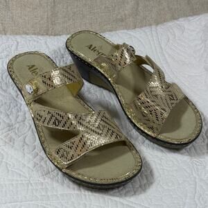 Alegria Women 37 (US 7/7.5) Gold Slip On Sandal Comfort Wedge  Casual Walking